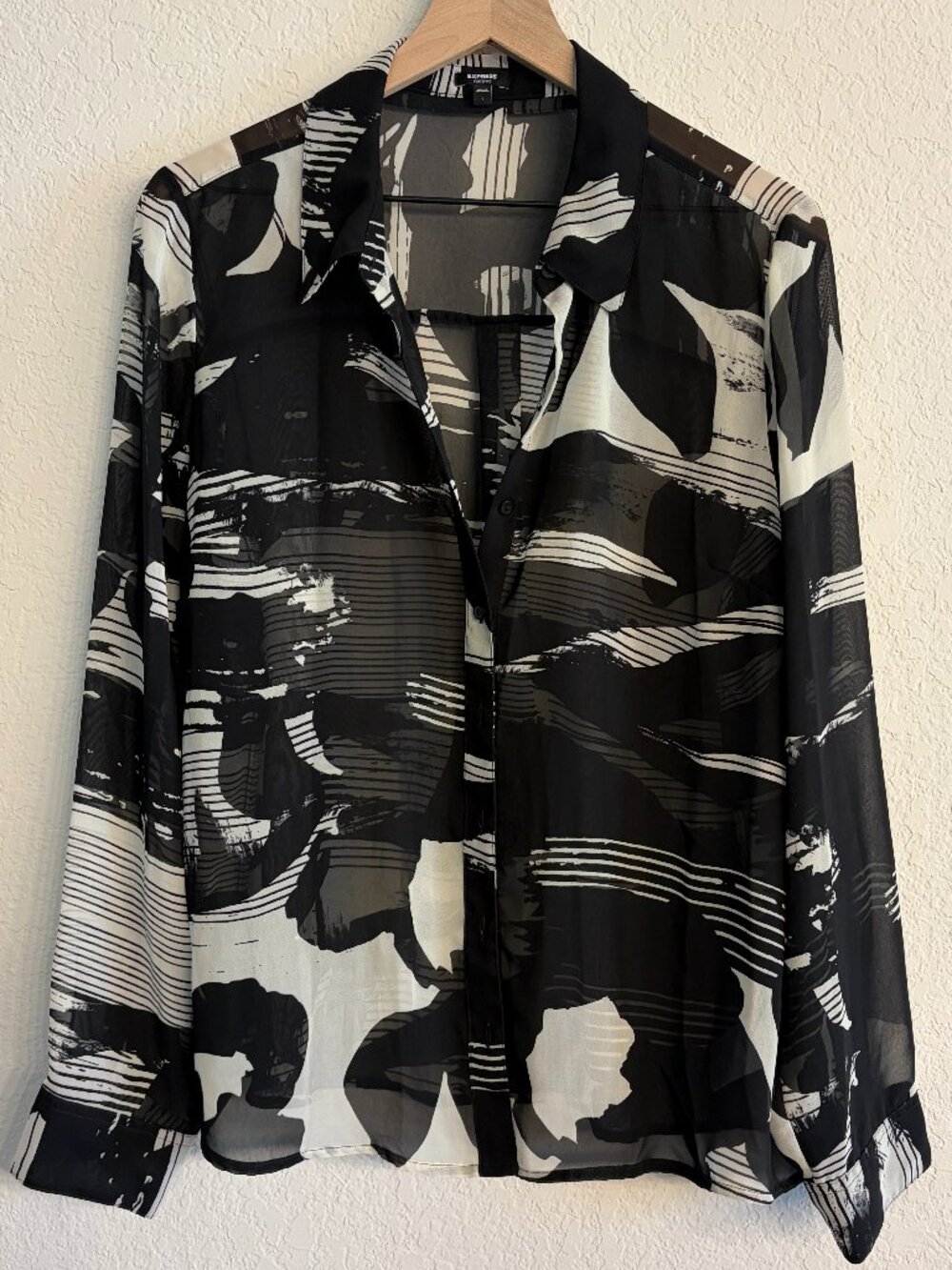 Express Portofino Shirt Size L Black White Abstract Print Blouse